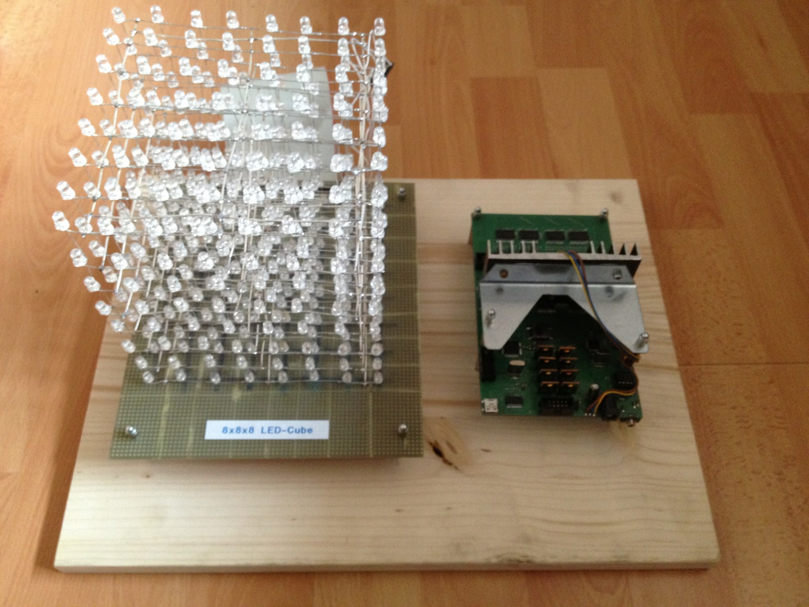 8x8x8 LED Wuerfel - xythobuz.de